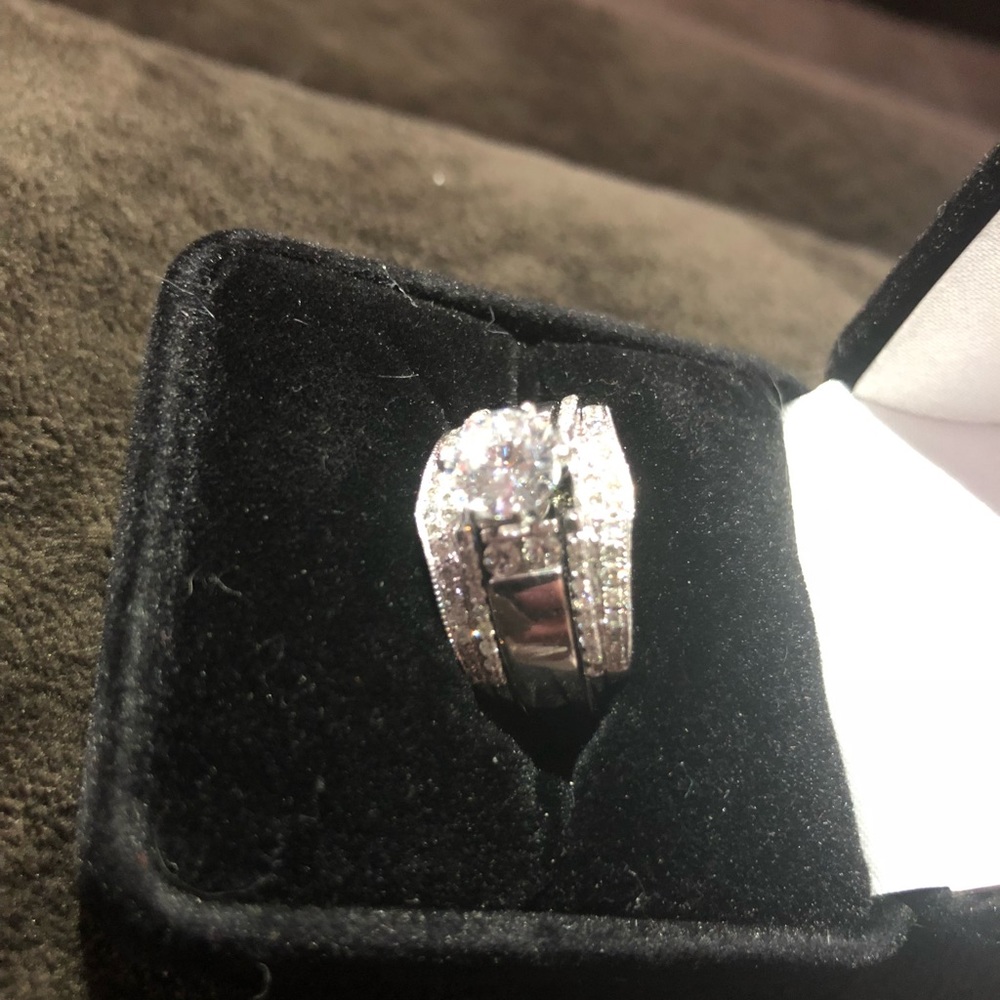 Wedding ring - Picture 2 of 6